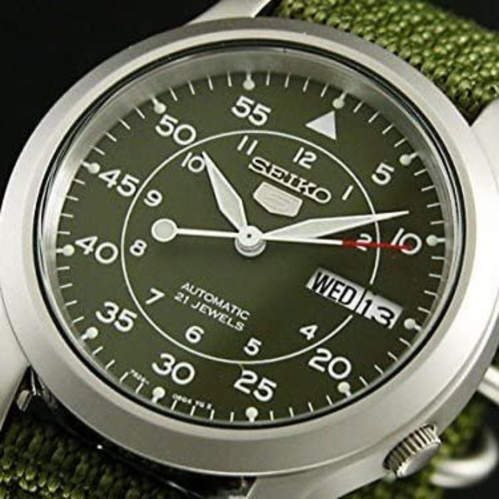 Men's SEIKO 5 Automatic Watch day/date Functions Luminous Accent Water Resistant